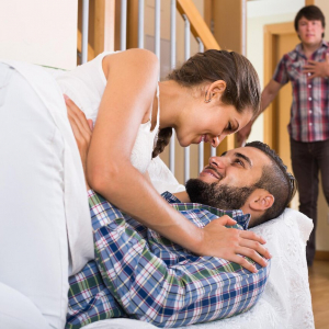 Названы неочевидные причины женских измен